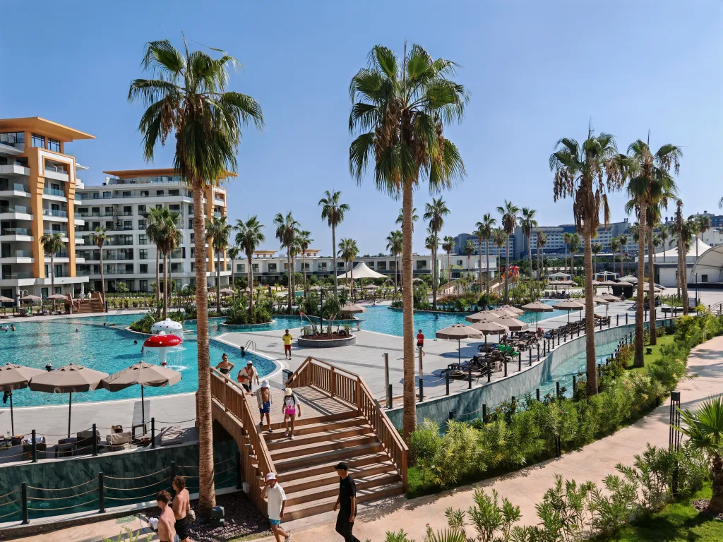 Квартира 2+1 XL в Azura World c видом на бассейн и аквапарком