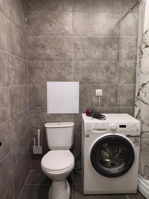 Просторная теплая квартира у Бульвара Нефтепереработчиков