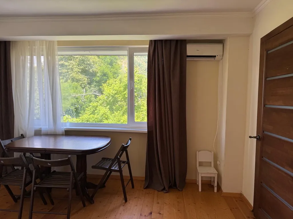 Просторная трёхкомнатная квартира на берегу моря в районе пляжа Мокко