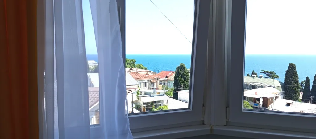 Домик с видом на море