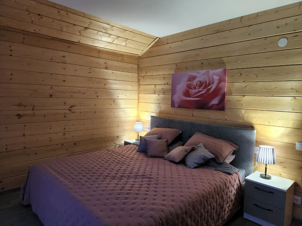 Коттедж с русской баней, горячей джакузи под звездам и бассейном