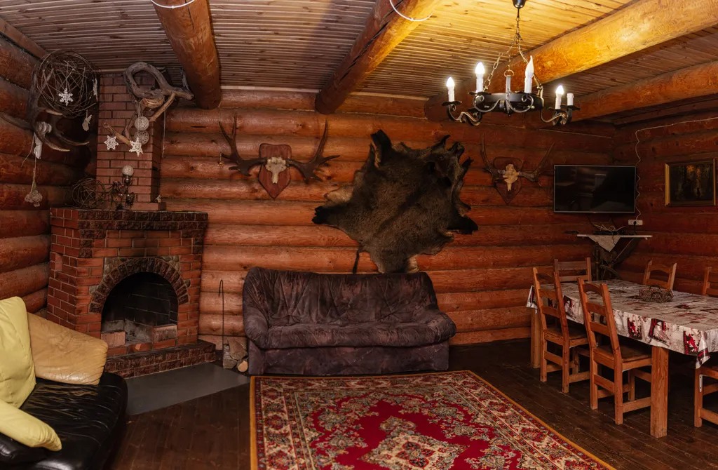 Усадьба Медвежий угол в лесу на берегу озера