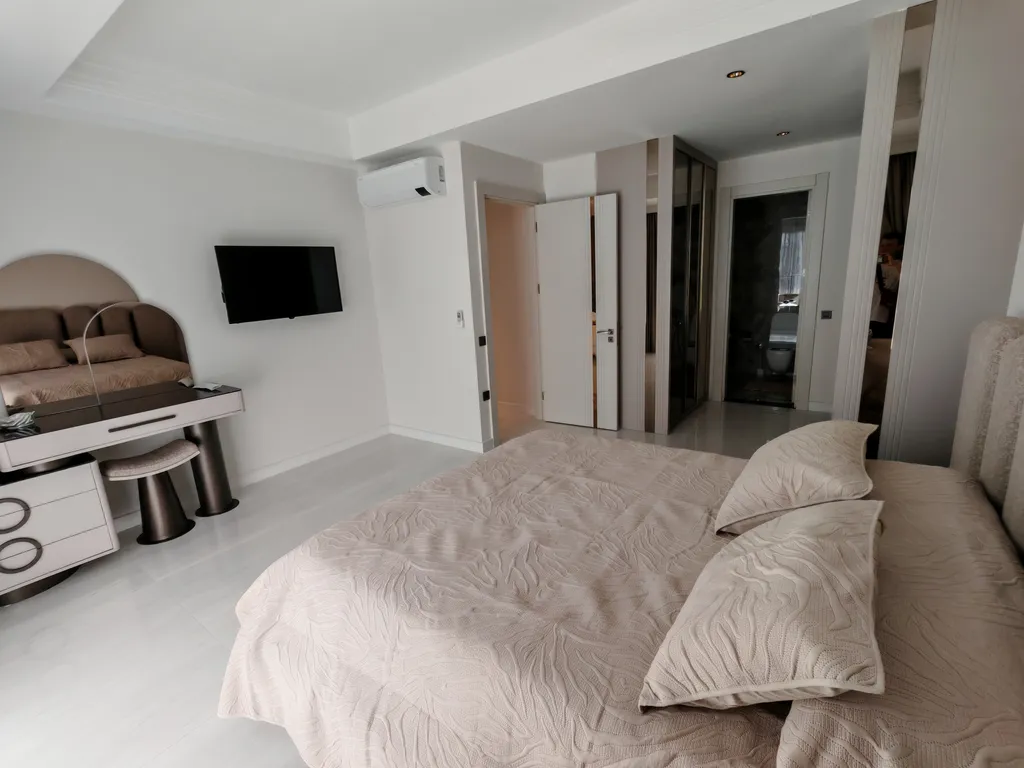 Квартира с тремя спальнями Azura World Residence & Hotel