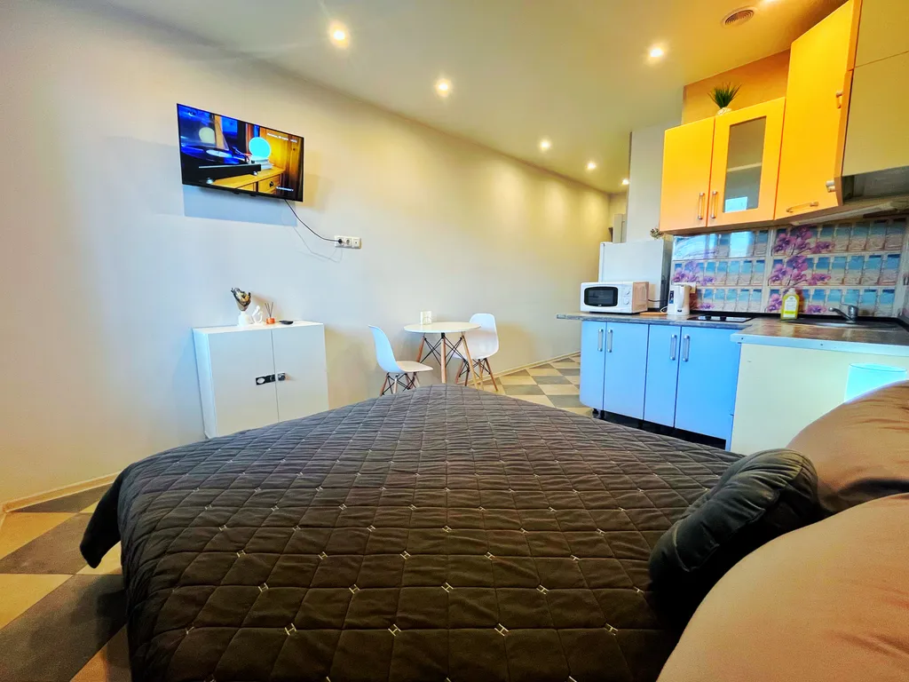 Уютная студия с красивым видом из окон