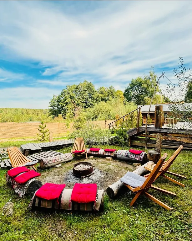 Шале на берегу реки с баней и горячей купелью