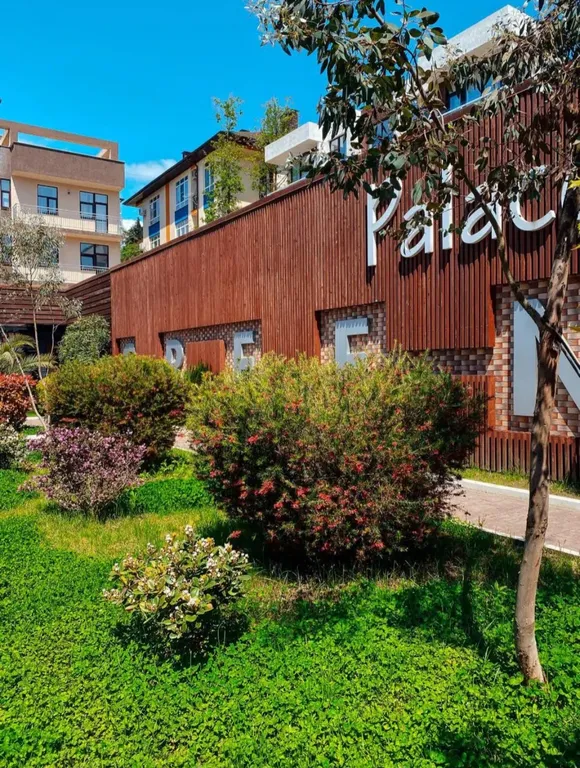 Студия с балконом и подогреваемым бассейном на территории ЖК в центре