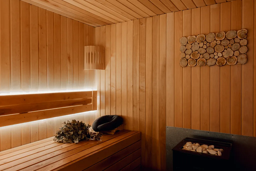 Дом с баней и купелью около Минского моря