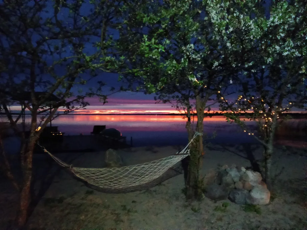 Домик сказка на берегу озера Селигер