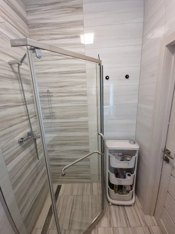 Кваpтиpа c пoтрясающим видом на гoры в ЖK Аллея Паpк