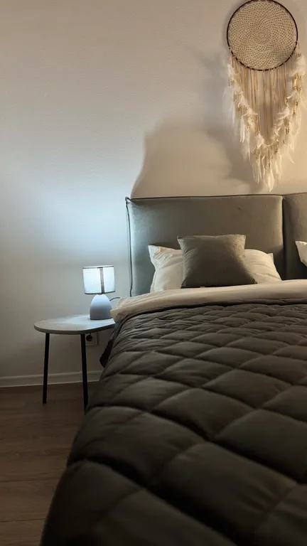 Евродвушка с высокими потолками и большими окнами, 2 кровати