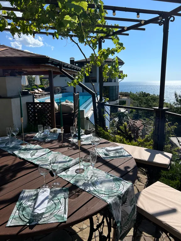 Вилла с панорамной баней и бассейном