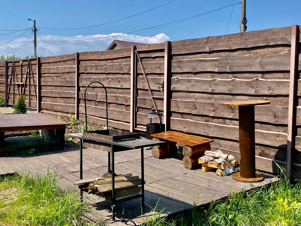 Бревенчатый 2-х этажный коттедж