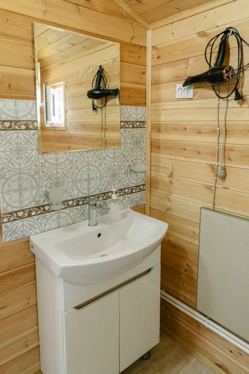 Домик с уютной террасой с красивым видом на горы