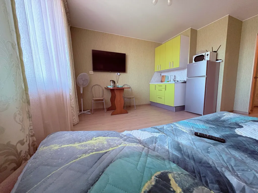 Green Apartment с ванной и большим ТВ