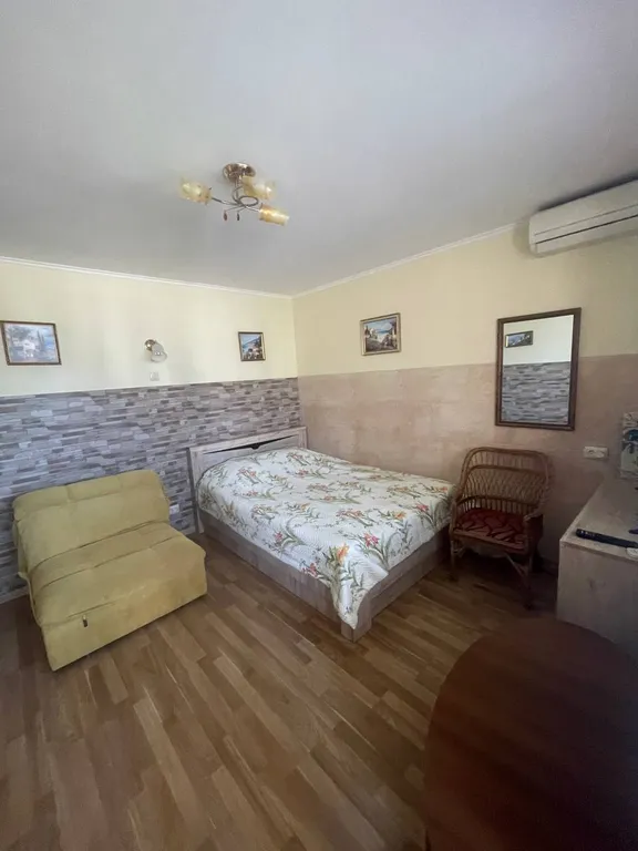 Квартира-студия напротив Мисхорского парка c двориком