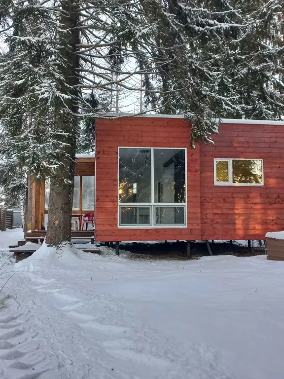 Домик на берегу реки Шексна