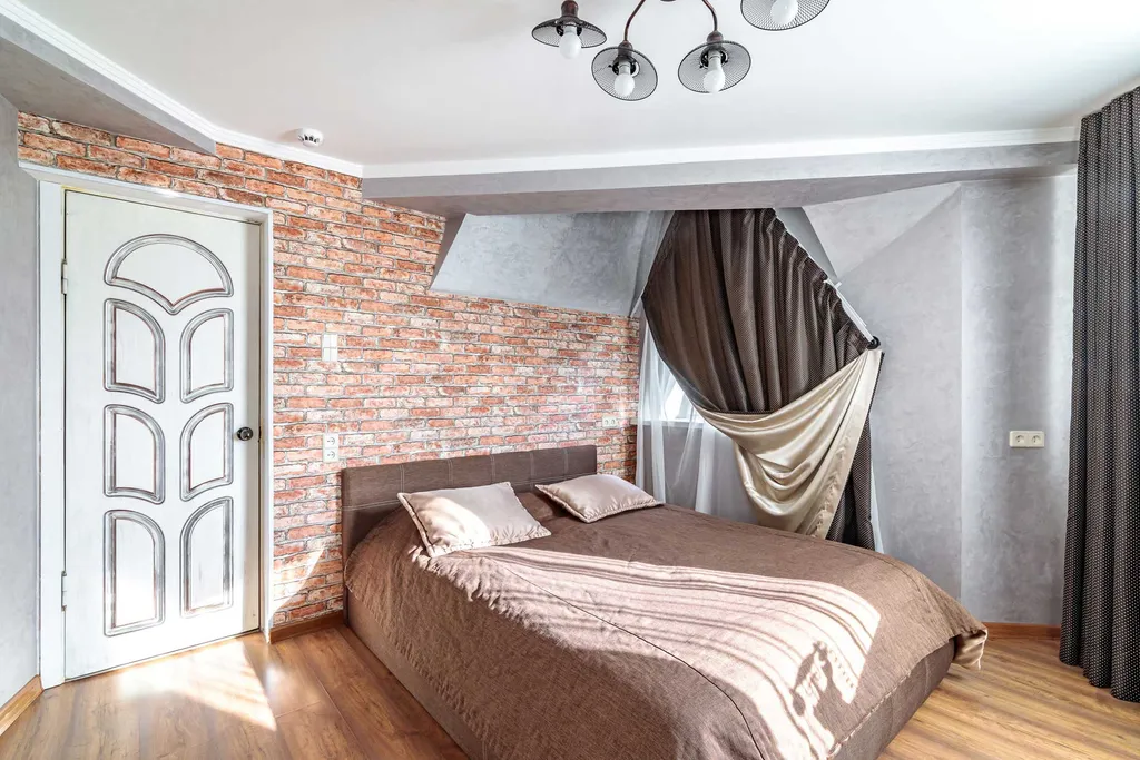 Замок на берегу каскада озер в Новой Москве