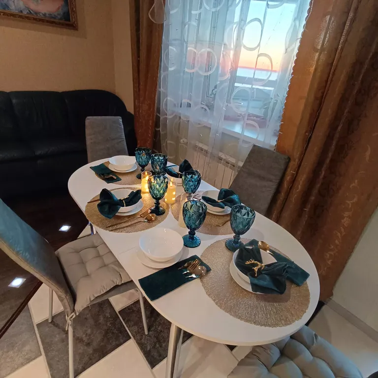 Уютная трёхкомнатная квартира с видом на залив в центре города