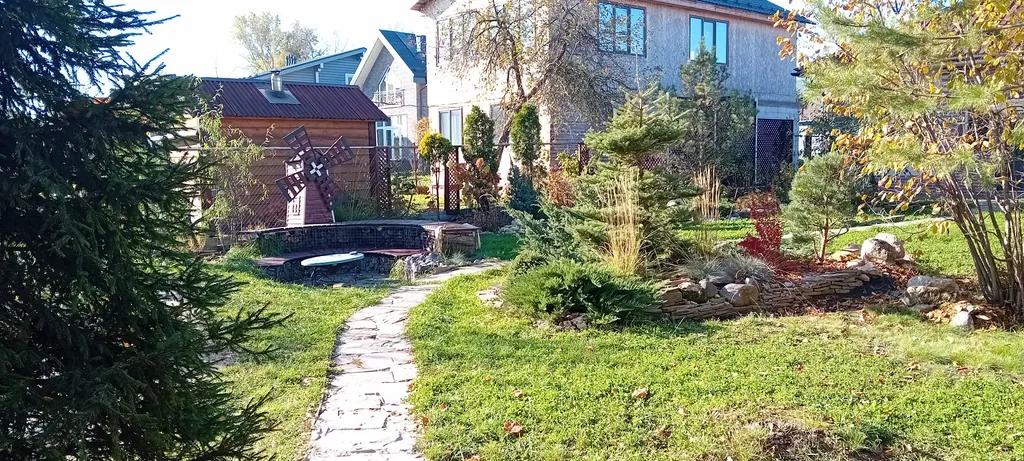 Дом с баней и бассейном