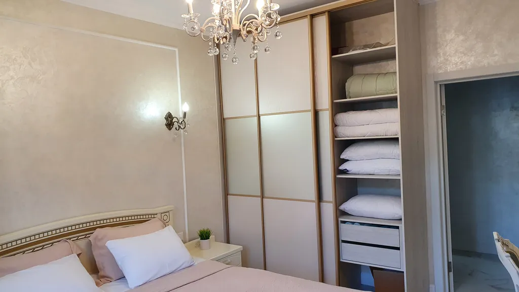 Квартира с видом на горы в 600 метрах от моря по тенистой аллее из сосен