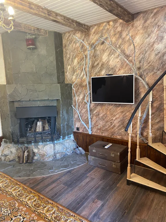 Коттедж Дом с камином в экопоселке у подножья гор — Инкерман