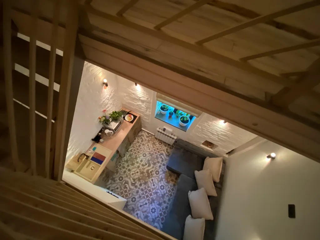 Уютные трехуровневые апартаменты в стиле Лофт в центре города Уровни