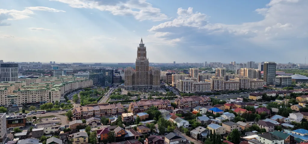 Шикарные апартаменты с видом на город и ванной на балконе