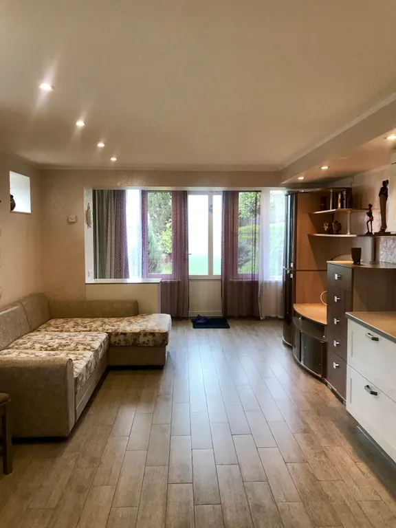 Дом с бассейном на море