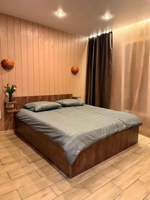 Дом с просторной террасой у леса