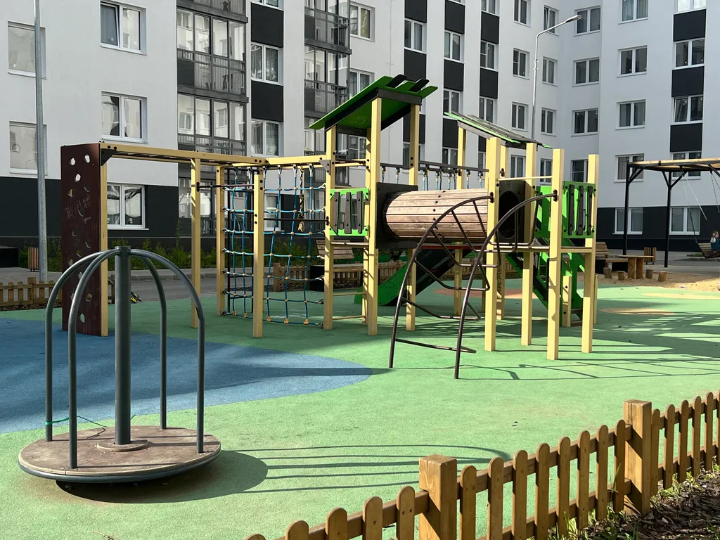 Студия в современном спальном районе