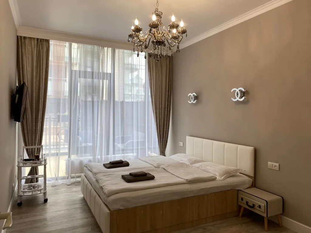 Светлые апарты с собственной террасой у самого моря