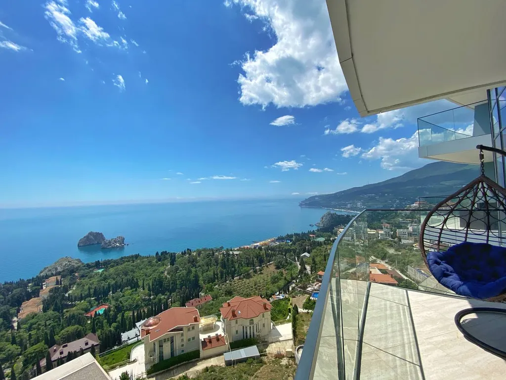 Апартамент в элитном ЖК с прямым панорамным видом на море и бассейном