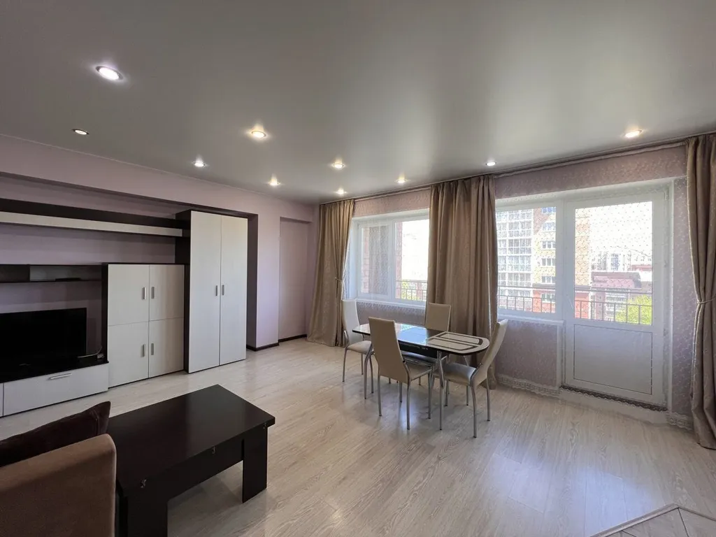 Светлая евротрешка в центре