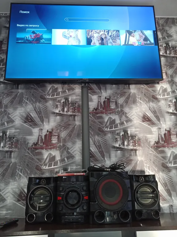 Коттеджи на берегу озера в парке