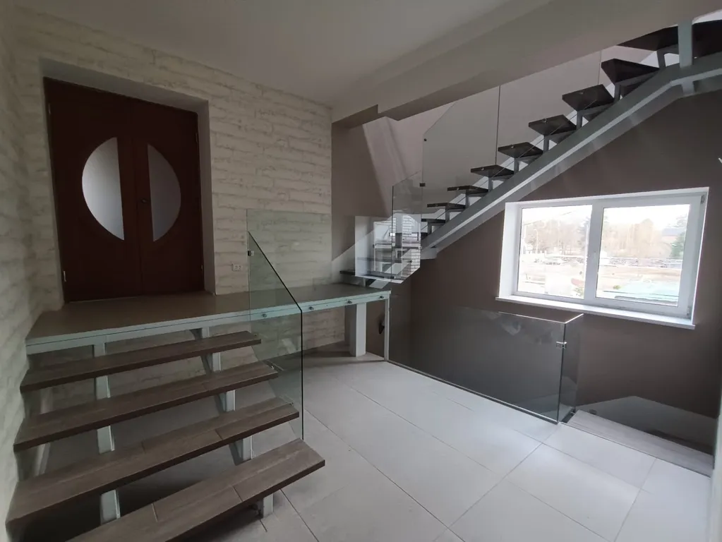 Коттедж с баней и бассейном на участке 6 соток