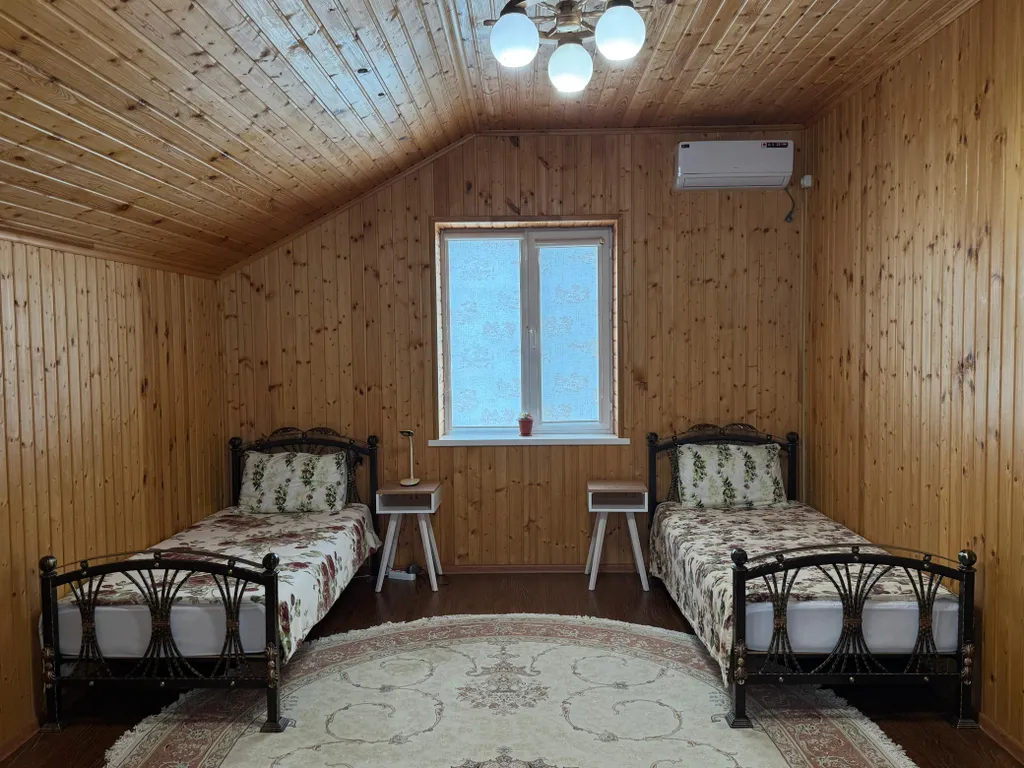 Двухэтажный уютный коттедж на берегу моря с садом