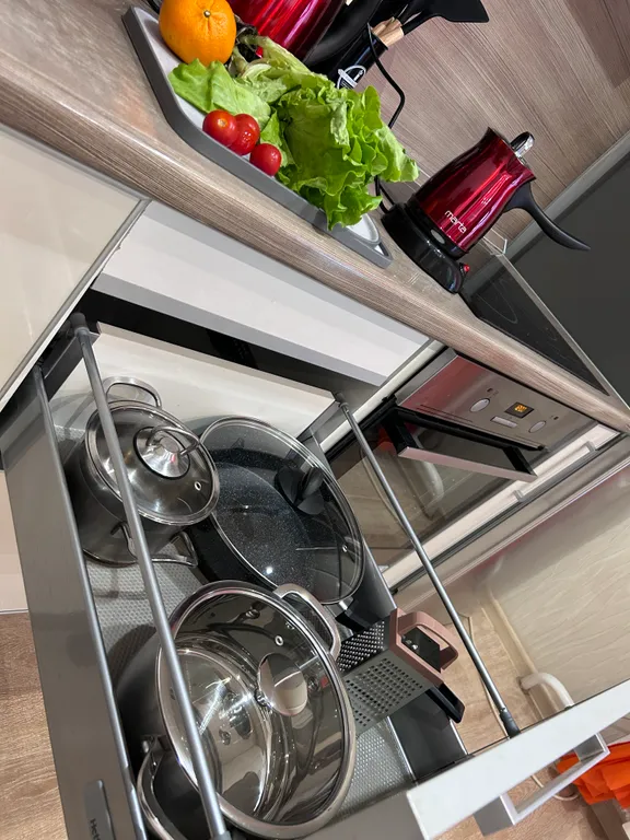 Уютный уголок для путешественников с видом на реку Волга