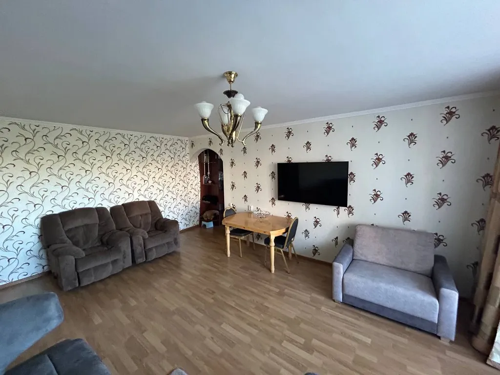 Изолированная комната в трехкомнатной квартире