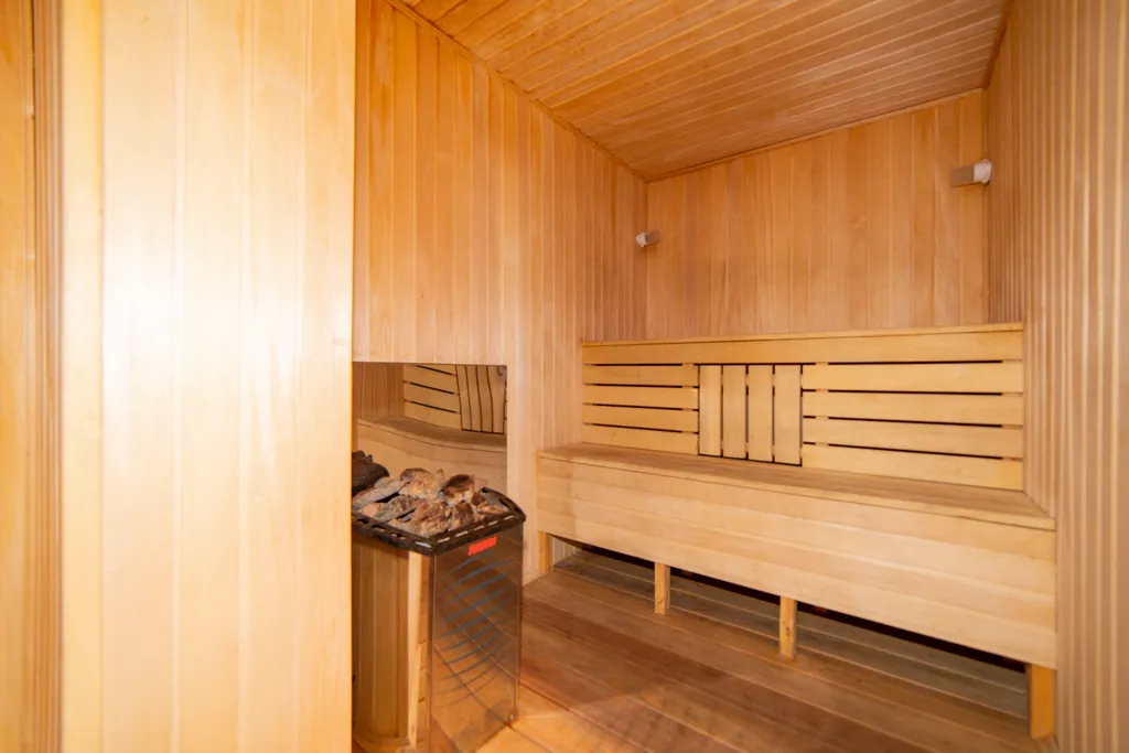 Большой коттедж с видом на озеро