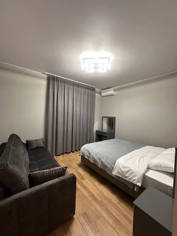 Уютный домик на территории гостевого двора с бассейном