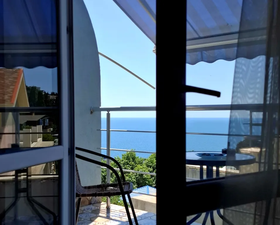 Уютная студия с видом на море