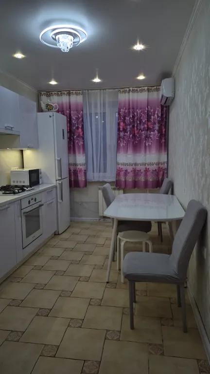 3-комнатная квартира в центре Ворошиловского района, в Золотом квадрате