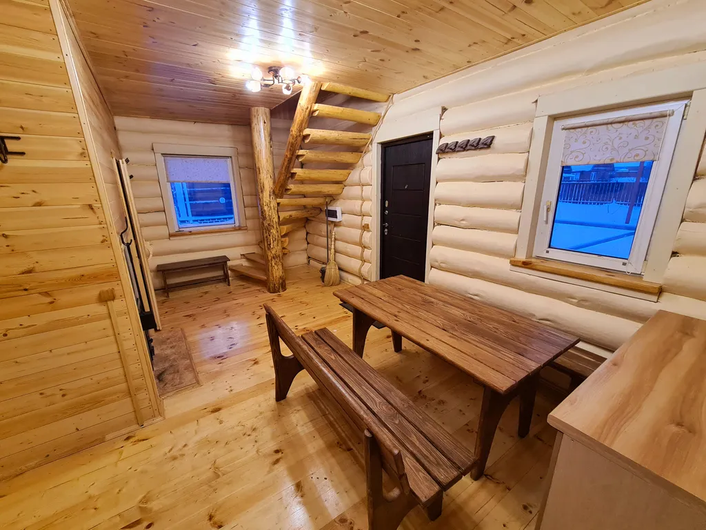 Дом с баней для большой семьи или дружной компании рядом с озером.