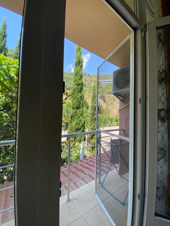 Уютные апартаменты с видом на горы в Элит Лазурном