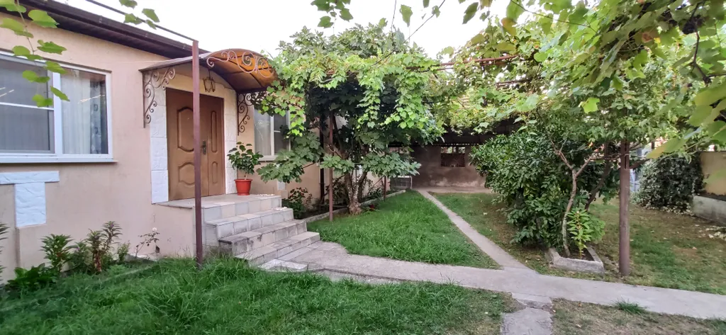 Коттедж Уютный дом для семейного отдыха — аренда посуточно в Гудаута