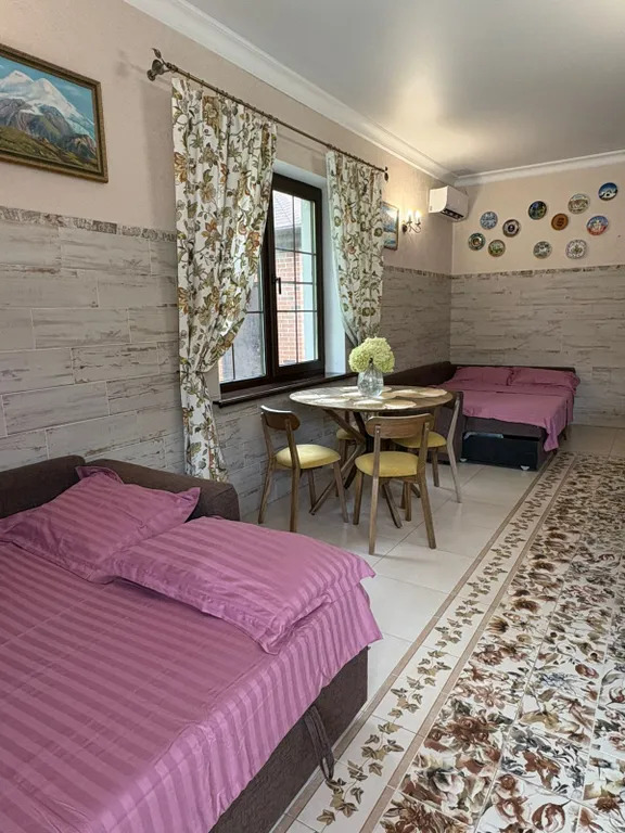 Дом в горах на берегу реки