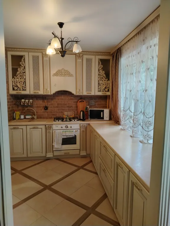 Двухкомнатная квартира на первом этаже в центре Адлера — аренда посуточно в Адлер