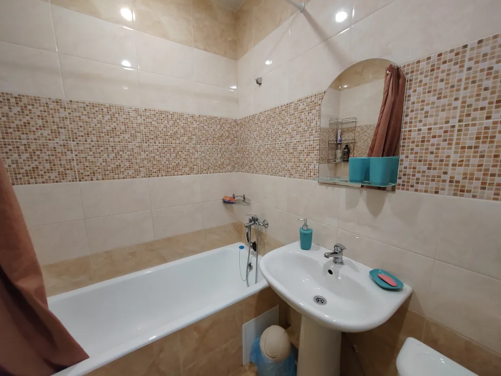 Уютная квартира с большой лоджией - террасой у открытого моря