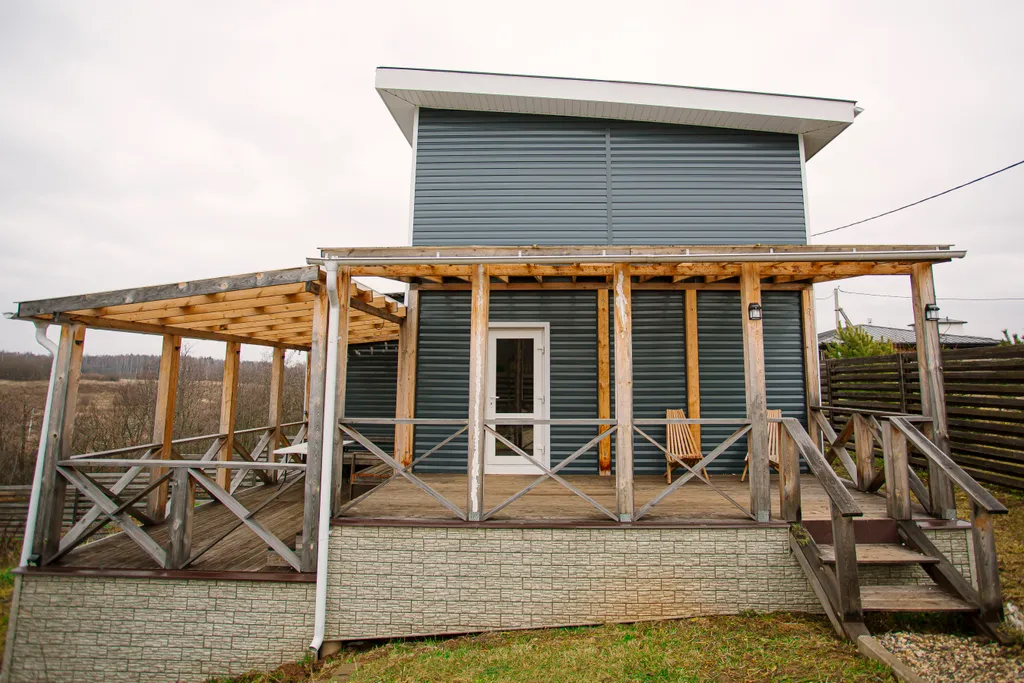 Дом на берегу реки