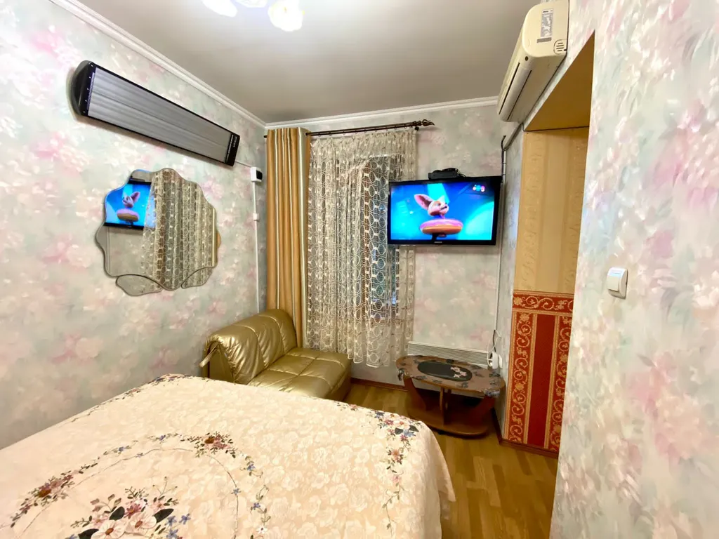 Коттедж Квартира в центре набережной у моря, в отдельно стоящем доме — Ялта